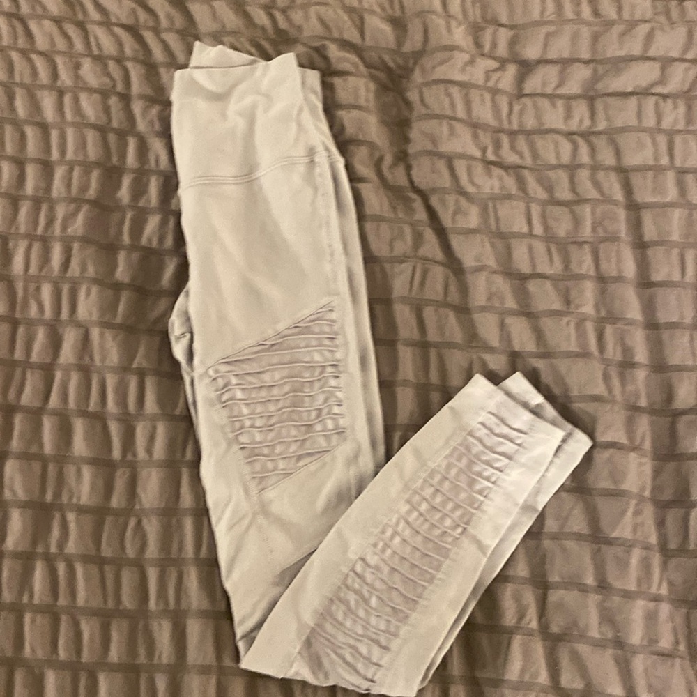 Alo Yoga moto leggings, high waisted in alloy, sz XS